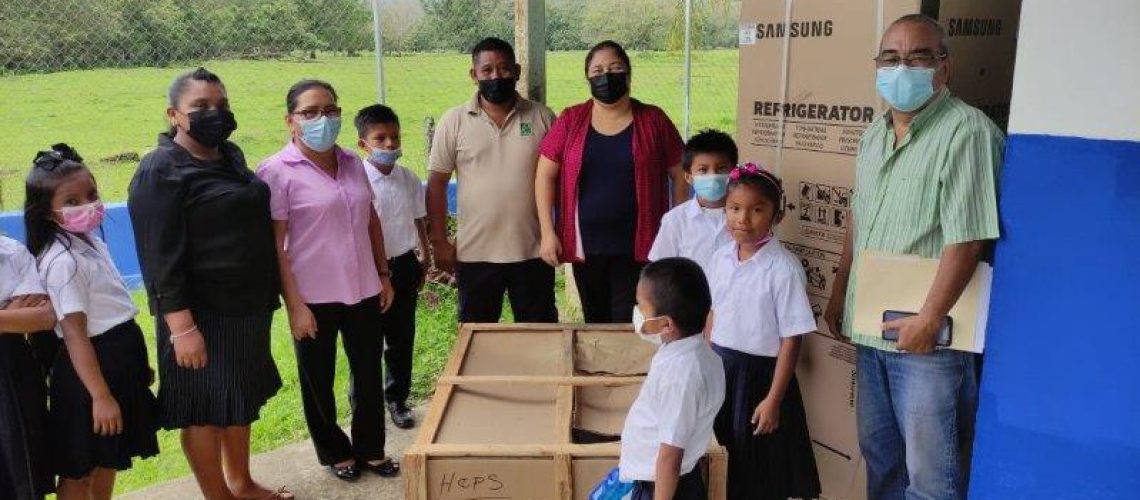 Donacion estufa y refrigeradora Esc Chiriquicito #02 28 mar 22